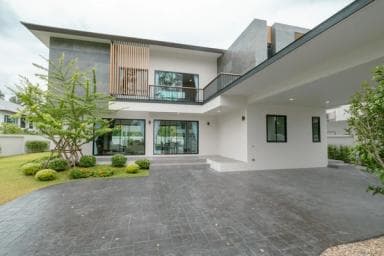 4 Bedroom Pool Villa in Wang Tan Hang Dong