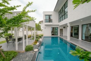 4 Bedroom Pool Villa in Wang Tan Hang Dong