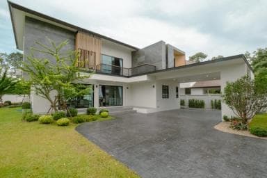 4 Bedroom Pool Villa in Wang Tan Hang Dong